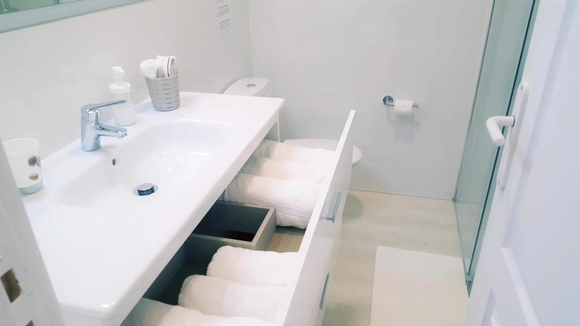 White Rose Apartment Las Palmas de Gran Canaria 0*,  Spain